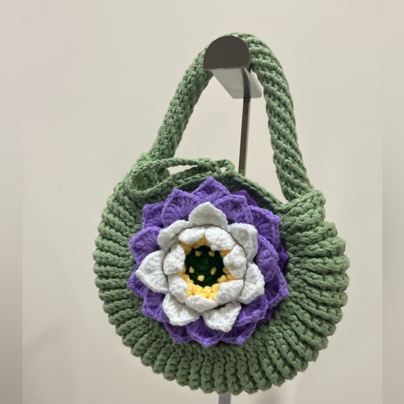 Handcrafted Green Floral Knit Bag - Picture 4 of 11